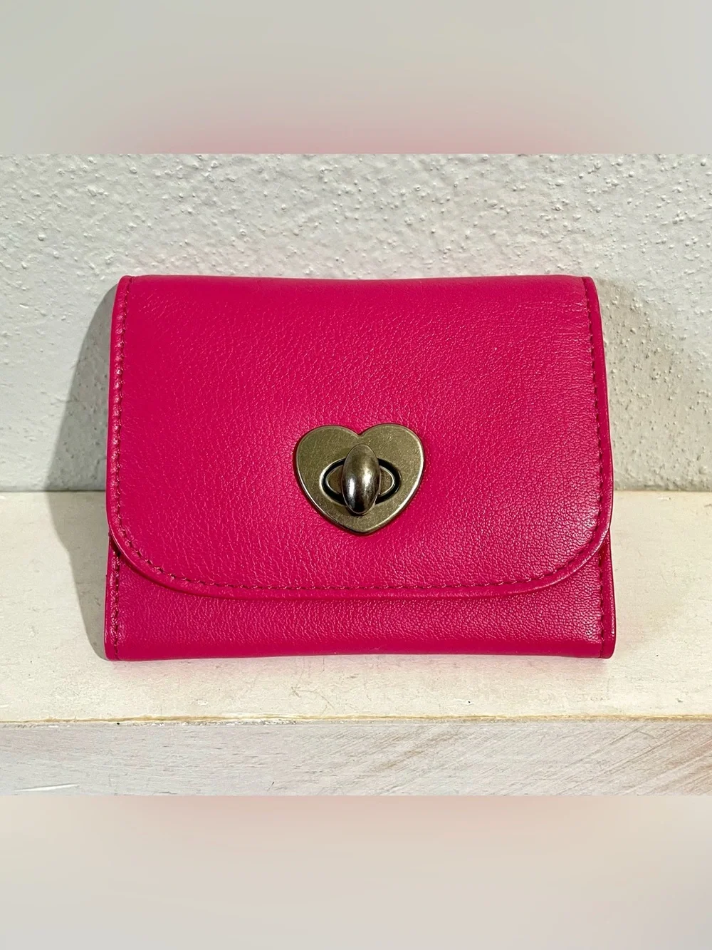 Free People Pink Pebbled Leather Wallet Heart Turn Lock Bifold Card Holder Y2K